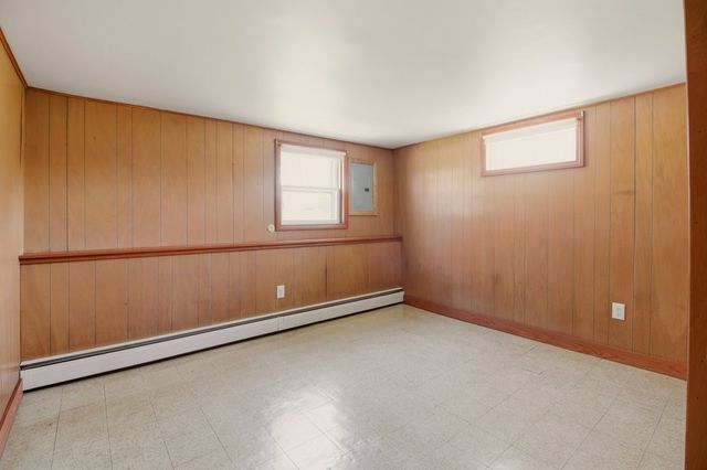 55 Mixter Street, Middletown, RI 02842