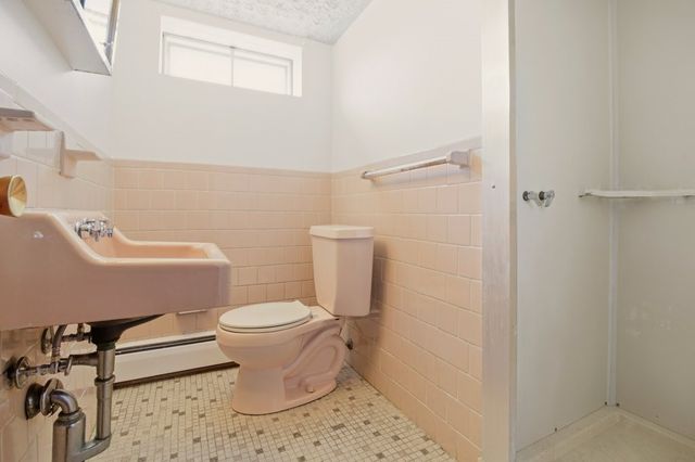 55 Mixter Street, Middletown, RI 02842