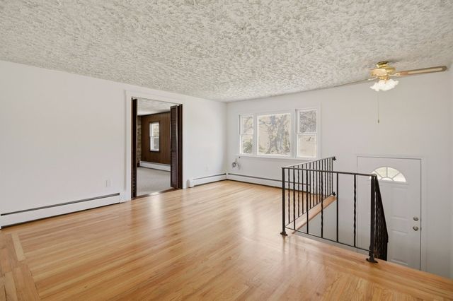 55 Mixter Street, Middletown, RI 02842