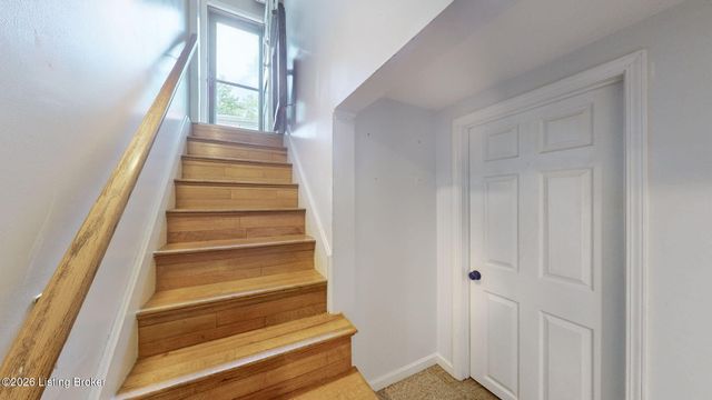 8504 Cotswold Dr, Louisville, KY 40258