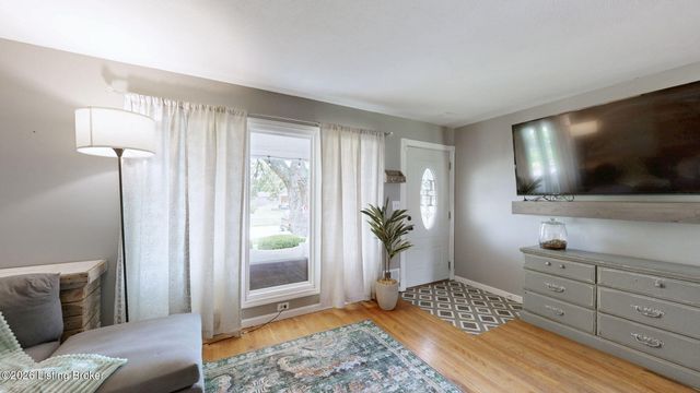 8504 Cotswold Dr, Louisville, KY 40258
