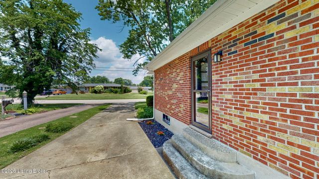 8504 Cotswold Dr, Louisville, KY 40258
