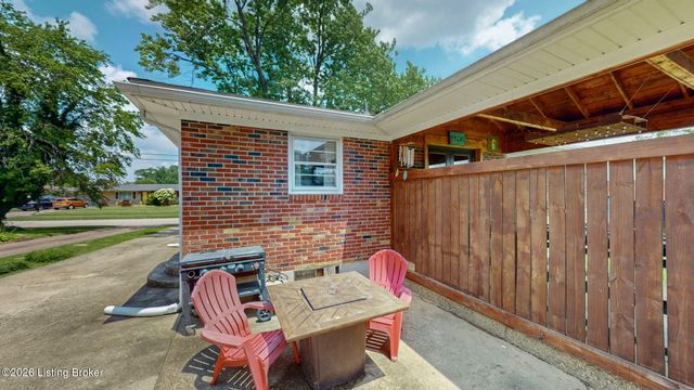 8504 Cotswold Dr, Louisville, KY 40258