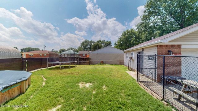 8504 Cotswold Dr, Louisville, KY 40258