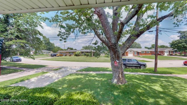 8504 Cotswold Dr, Louisville, KY 40258