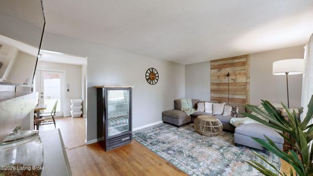 8504 Cotswold Dr, Louisville, KY 40258