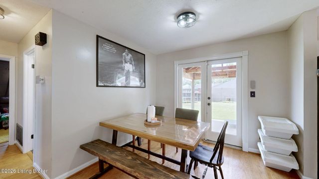 8504 Cotswold Dr, Louisville, KY 40258
