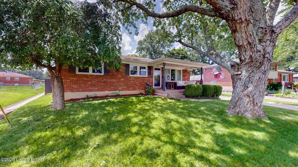 8504 Cotswold Dr, Louisville, KY 40258