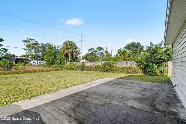 1026 Camden Avenue NW, Palm Bay, FL 32907