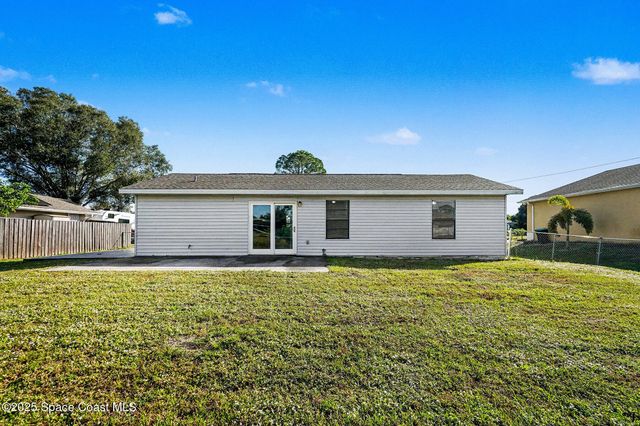 1026 Camden Avenue NW, Palm Bay, FL 32907