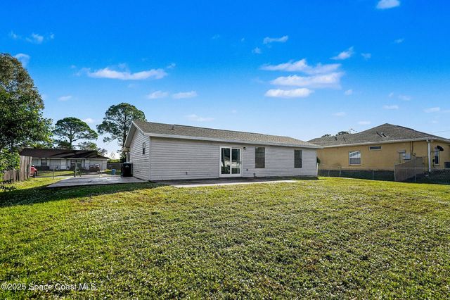 1026 Camden Avenue NW, Palm Bay, FL 32907