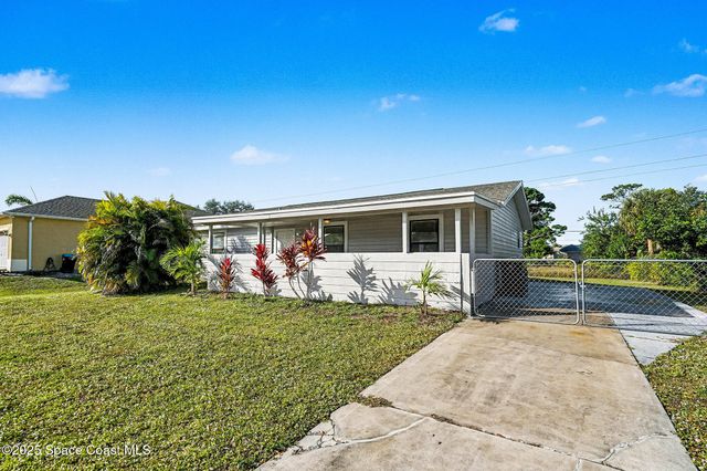 1026 Camden Avenue NW, Palm Bay, FL 32907