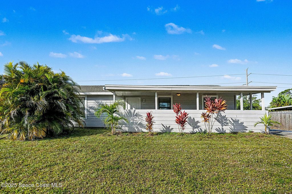 1026 Camden Avenue NW, Palm Bay, FL 32907