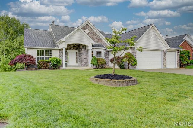 819 Hidden Spring Drive, St Charles, MO 63304
