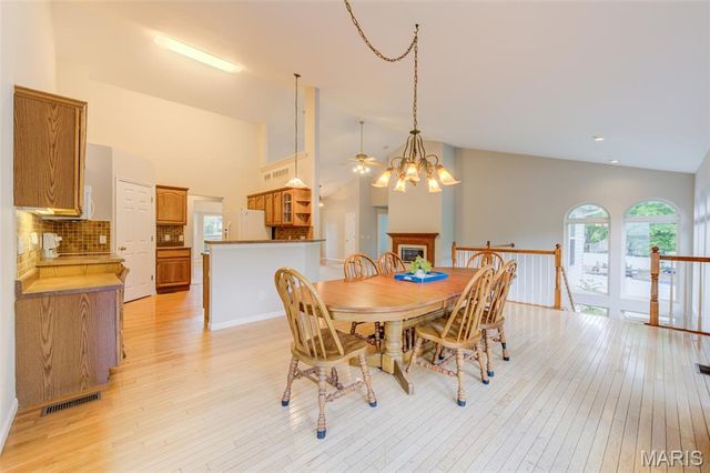 819 Hidden Spring Drive, St Charles, MO 63304