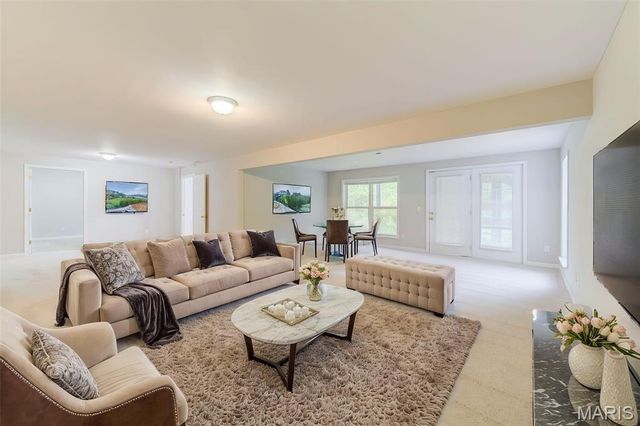 819 Hidden Spring Drive, St Charles, MO 63304