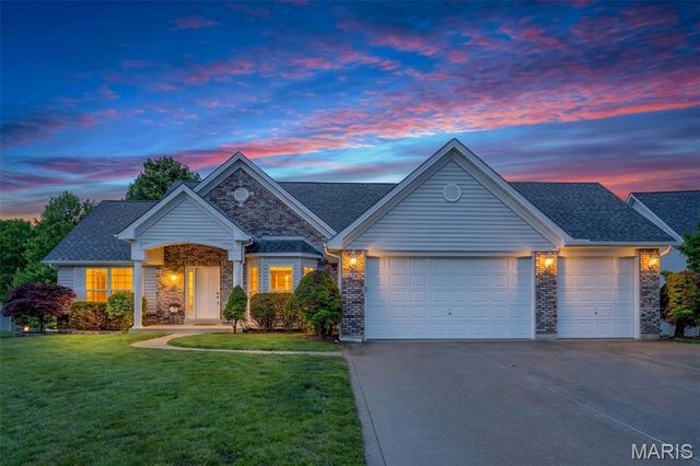 819 Hidden Spring Drive, St Charles, MO 63304