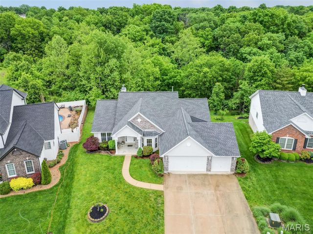 819 Hidden Spring Drive, St Charles, MO 63304