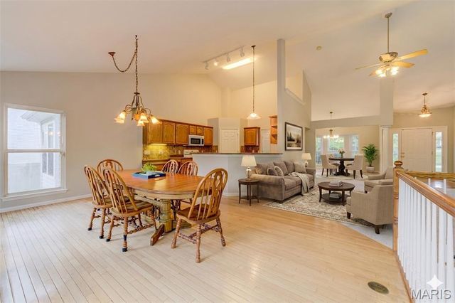819 Hidden Spring Drive, St Charles, MO 63304