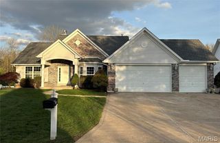 819 Hidden Spring Drive, St Charles, MO 63304
