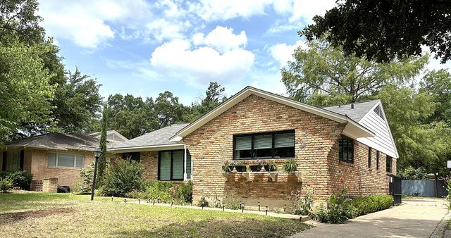 6755 E Mockingbird Lane, Dallas, TX 75214