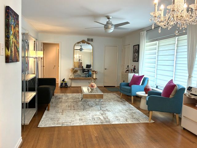 6755 E Mockingbird Lane, Dallas, TX 75214