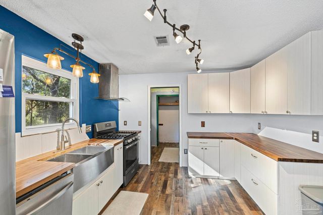 9190 Brunson Rd, Pensacola, FL 32514