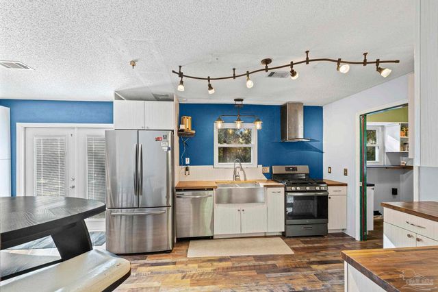 9190 Brunson Rd, Pensacola, FL 32514