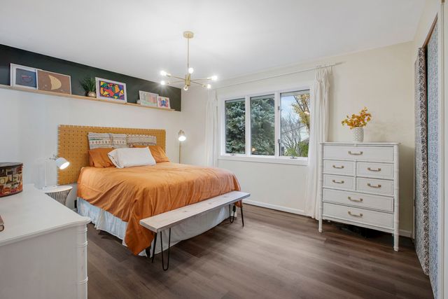 814 roger Road, Woodstock, IL 60098