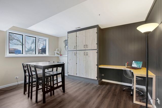 814 roger Road, Woodstock, IL 60098