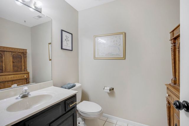 814 roger Road, Woodstock, IL 60098