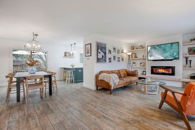 814 roger Road, Woodstock, IL 60098