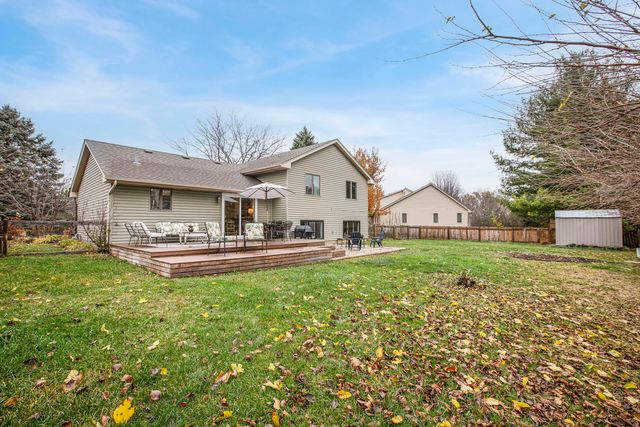 814 roger Road, Woodstock, IL 60098