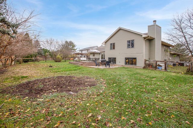 814 roger Road, Woodstock, IL 60098