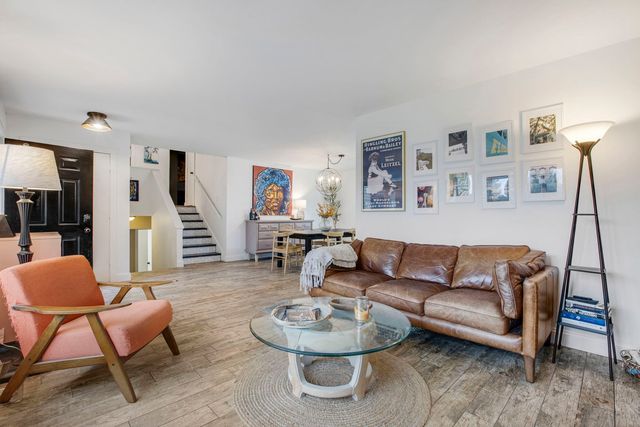 814 roger Road, Woodstock, IL 60098