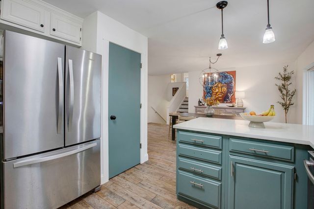 814 roger Road, Woodstock, IL 60098