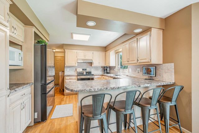 2767 OAKWOOD CIRCLE, Oshkosh, WI 54904