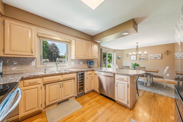 2767 OAKWOOD CIRCLE, Oshkosh, WI 54904