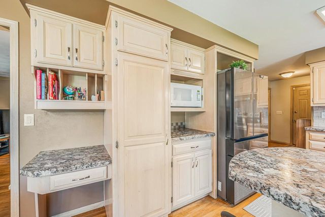 2767 OAKWOOD CIRCLE, Oshkosh, WI 54904