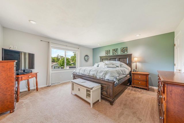 2767 OAKWOOD CIRCLE, Oshkosh, WI 54904