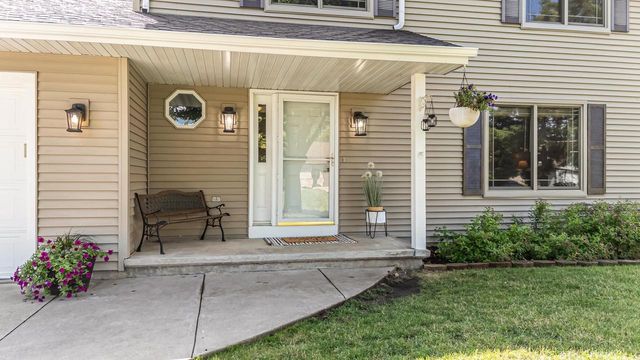 2767 OAKWOOD CIRCLE, Oshkosh, WI 54904