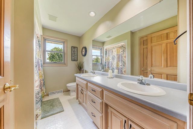 2767 OAKWOOD CIRCLE, Oshkosh, WI 54904