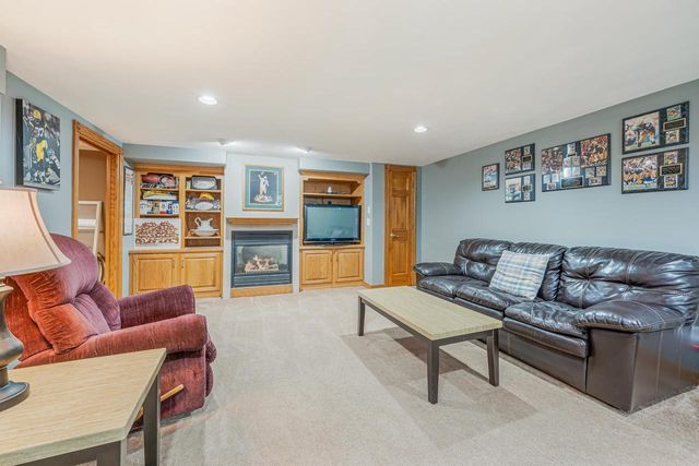 2767 OAKWOOD CIRCLE, Oshkosh, WI 54904