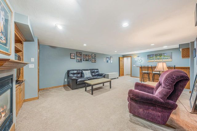 2767 OAKWOOD CIRCLE, Oshkosh, WI 54904