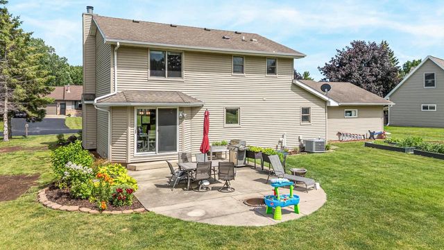 2767 OAKWOOD CIRCLE, Oshkosh, WI 54904