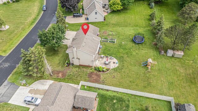2767 OAKWOOD CIRCLE, Oshkosh, WI 54904