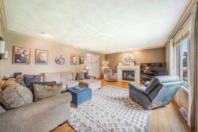 2767 OAKWOOD CIRCLE, Oshkosh, WI 54904