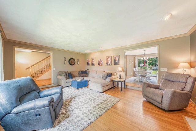 2767 OAKWOOD CIRCLE, Oshkosh, WI 54904