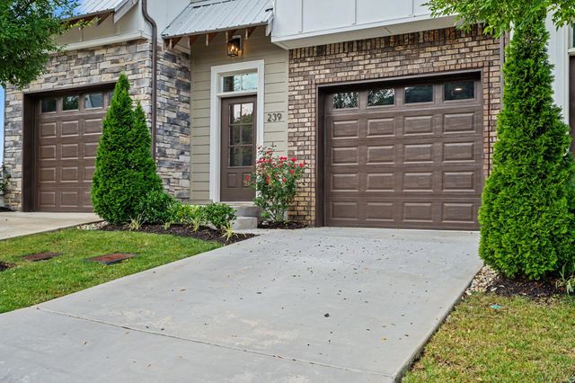 239 Stonecrest Cir, Nashville, TN 37209