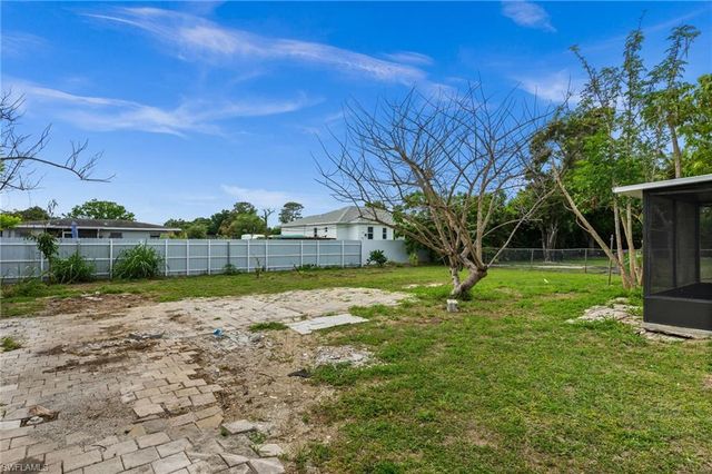 404 Leeland Heights BLVD W, Lehigh Acres, FL 33936